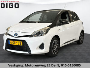 Toyota Yaris 1.5 HYBRID BLACK & WHITE AUTOMAAT 1:25 5d
